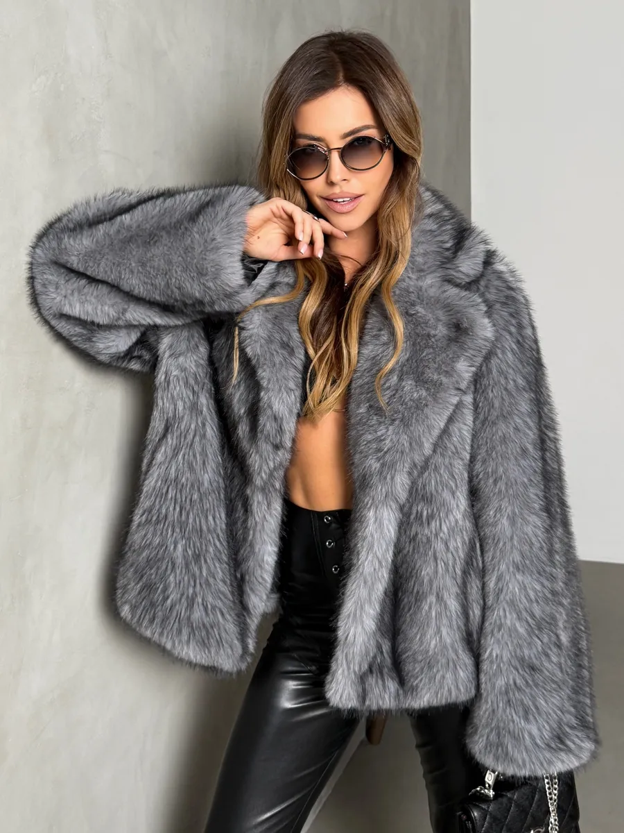 Серая шуба искусственная зимняя короткая