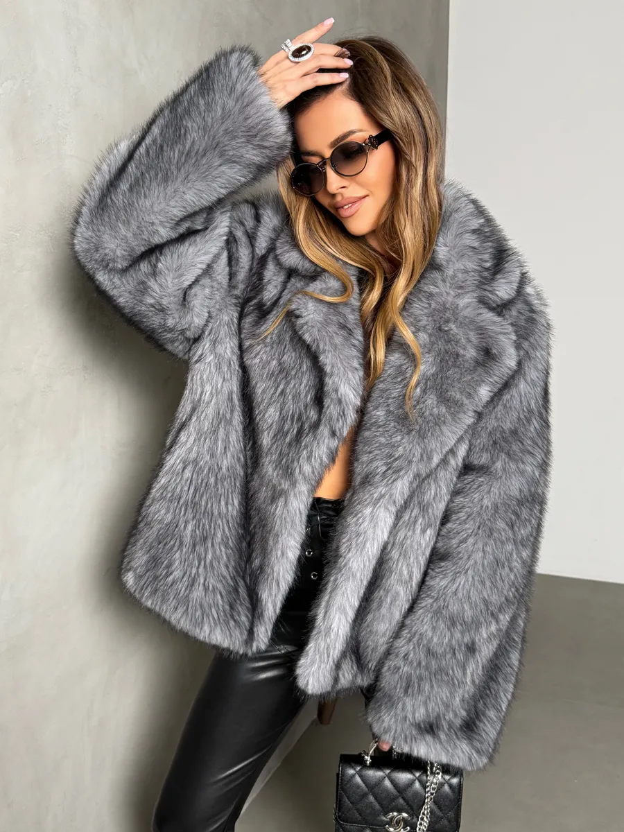 Серая шуба искусственная зимняя короткая
