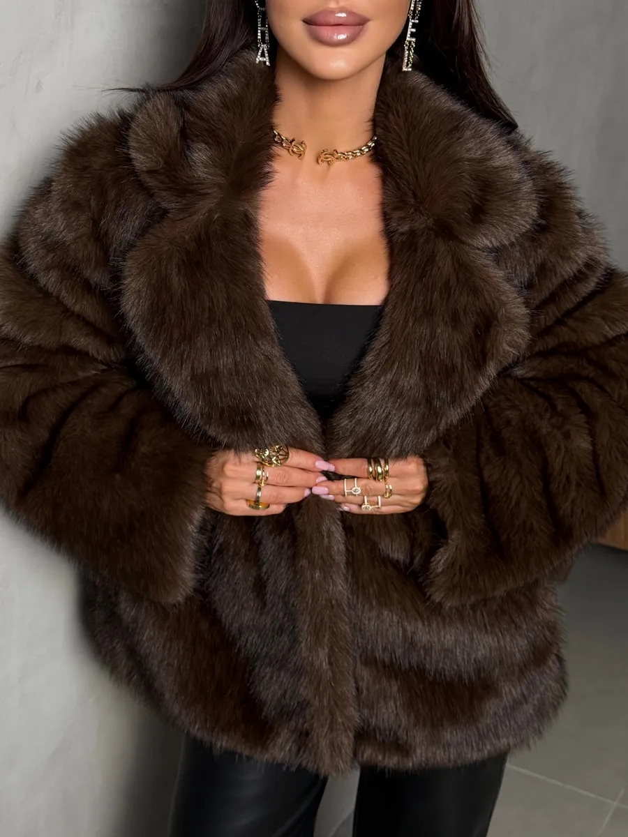 Коричневая шуба искусственная зимняя короткая