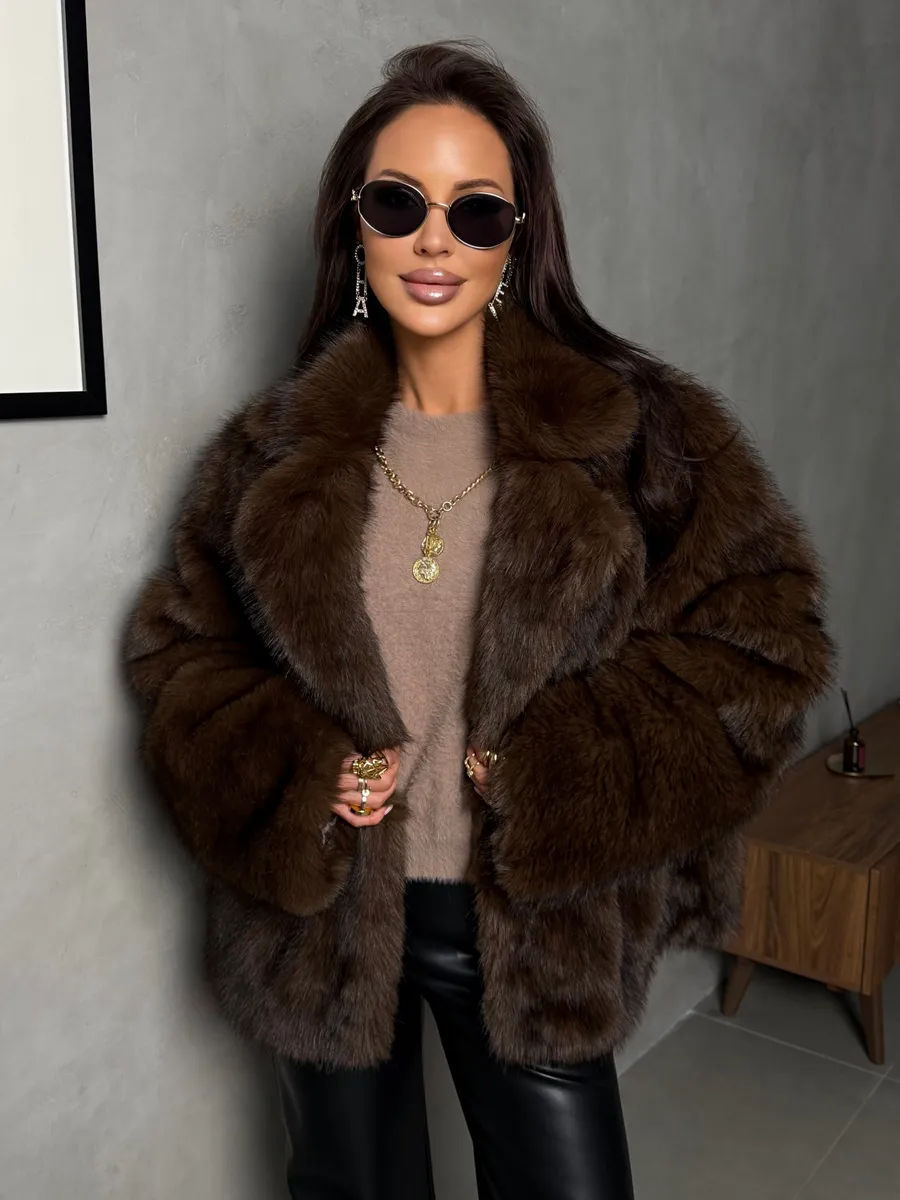 Коричневая шуба искусственная зимняя короткая