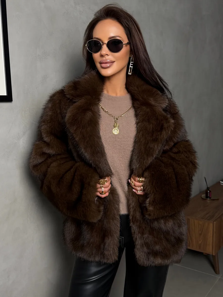 Коричневая шуба искусственная зимняя короткая