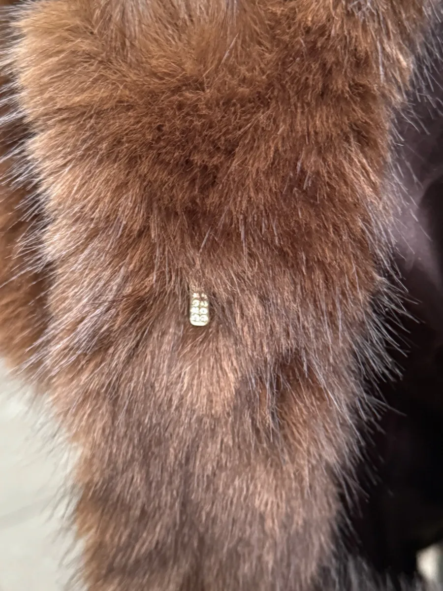 Коричневая шуба искусственная зимняя короткая