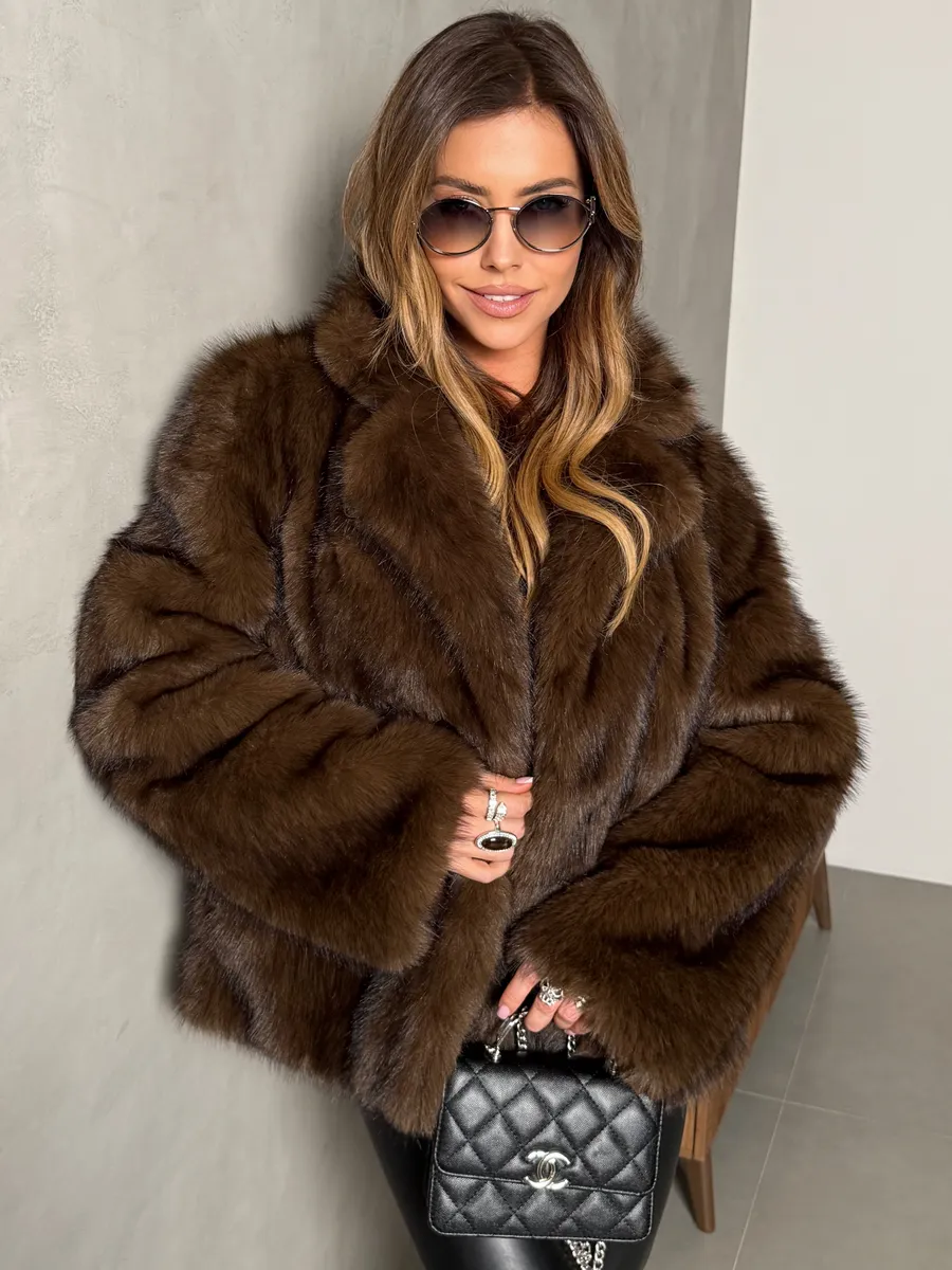 Коричневая шуба искусственная зимняя короткая
