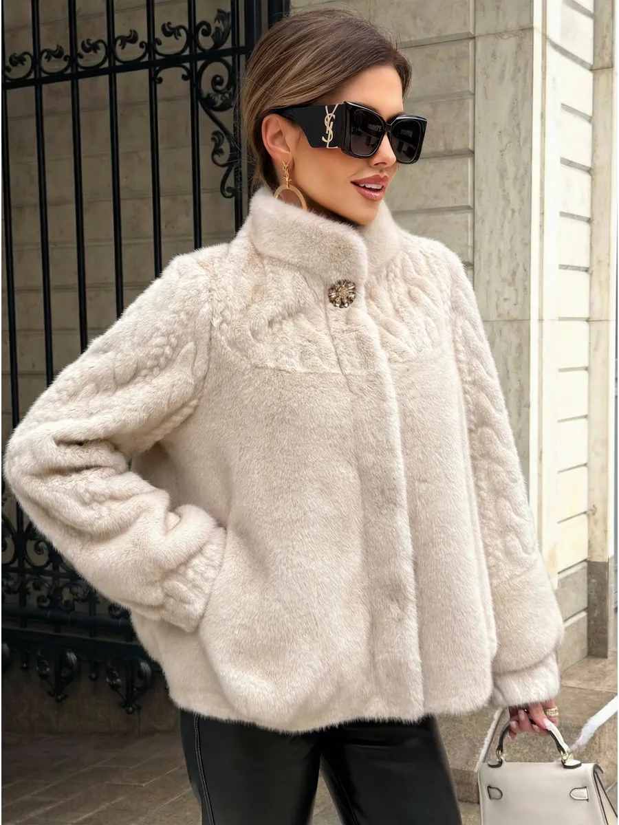 Шуба искусственная зимняя короткая