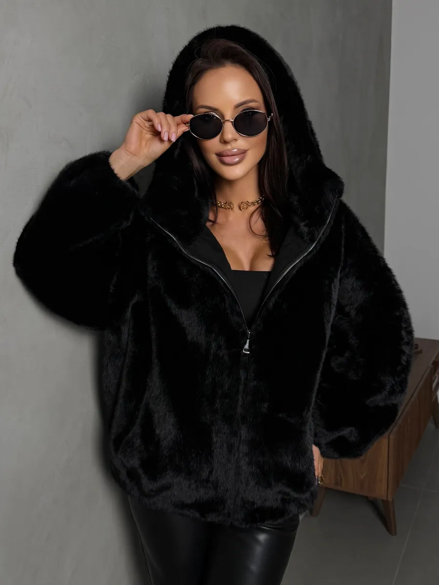 Черная шуба искусственная зимняя короткая с капюшоном