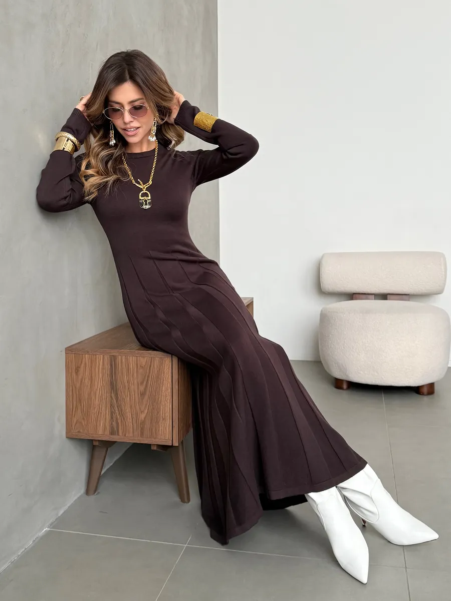 Шоколадное теплое платье вязаное трикотажное повседневное