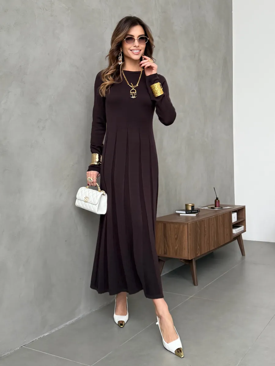 Шоколадное теплое платье вязаное трикотажное повседневное