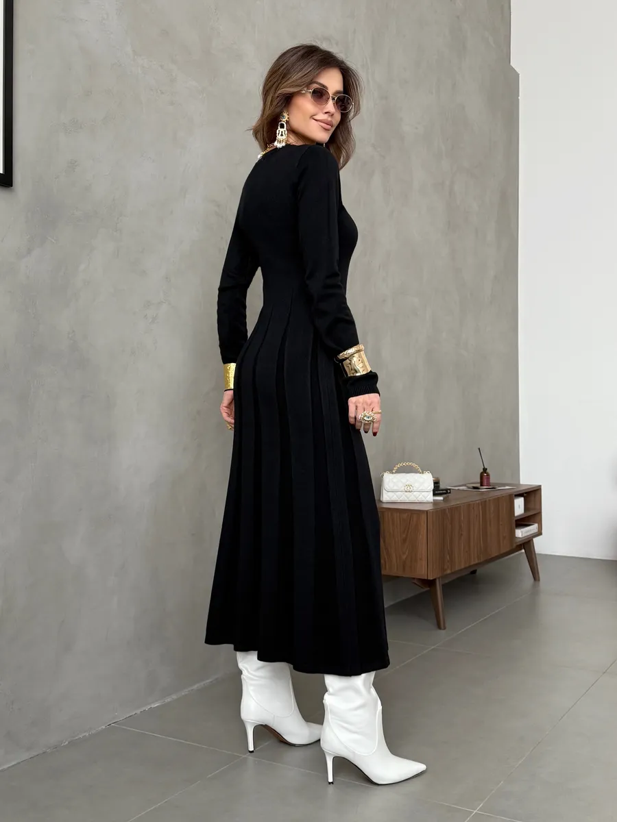 Черное теплое платье вязаное трикотажное повседневное
