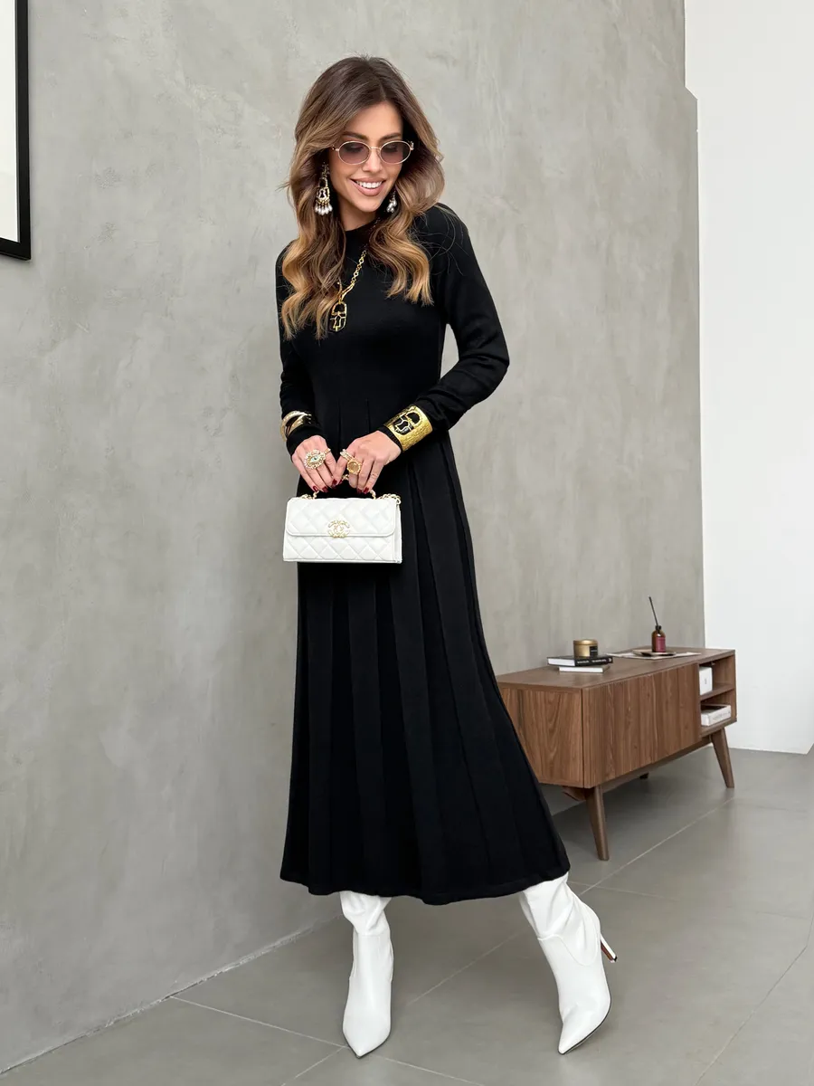 Черное теплое платье вязаное трикотажное повседневное