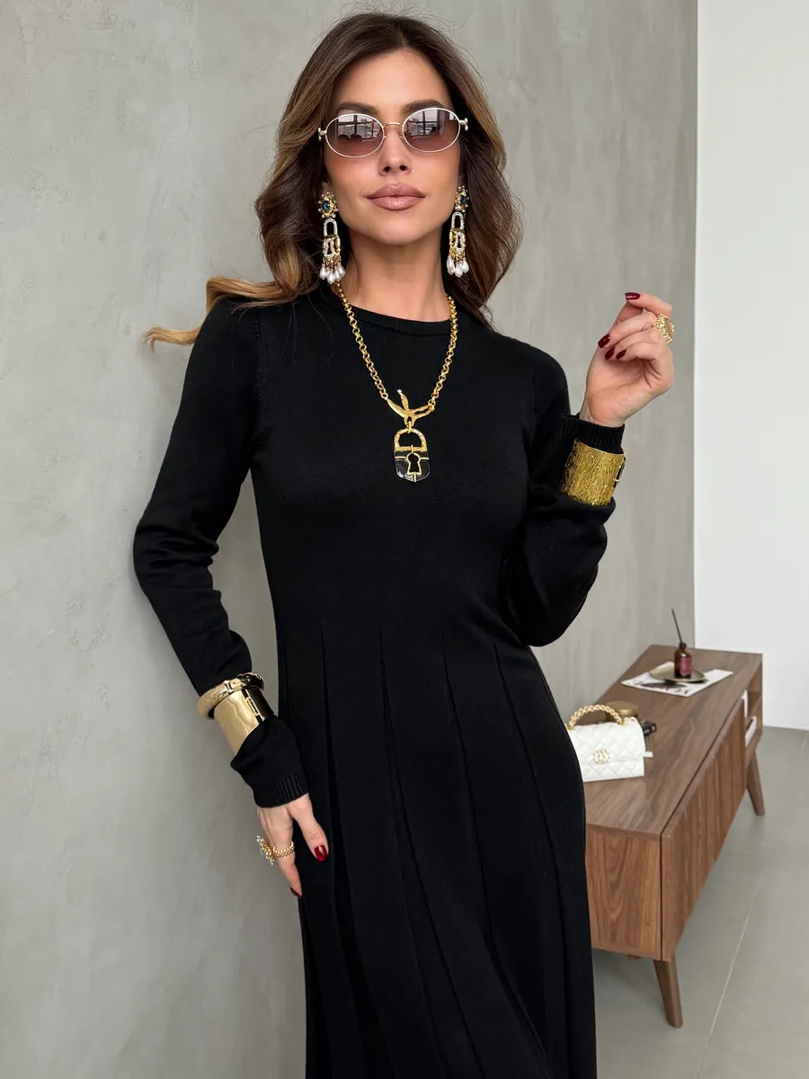 Черное теплое платье вязаное трикотажное повседневное