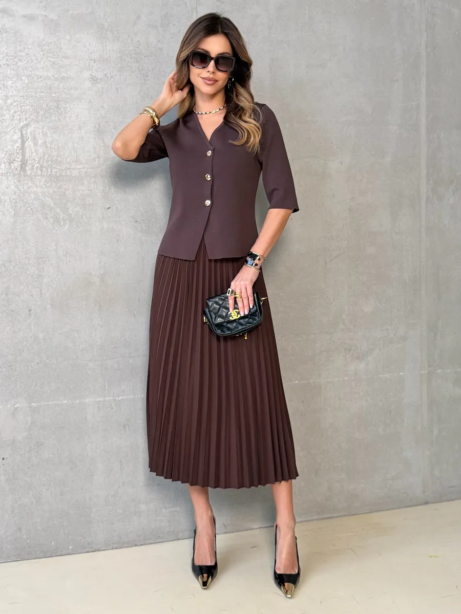 Коричневый костюм с юбкой офисный нарядный