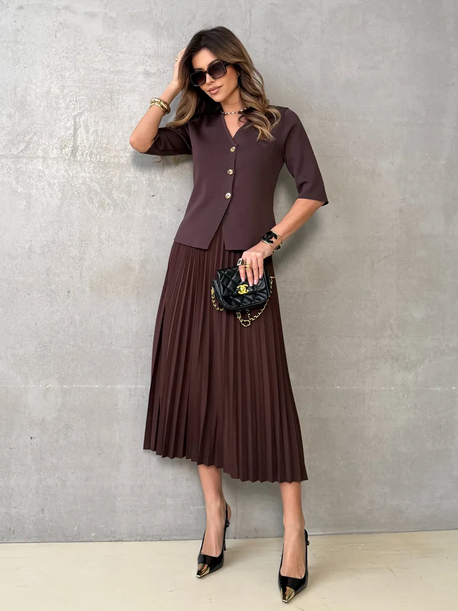 Коричневый костюм с юбкой офисный нарядный