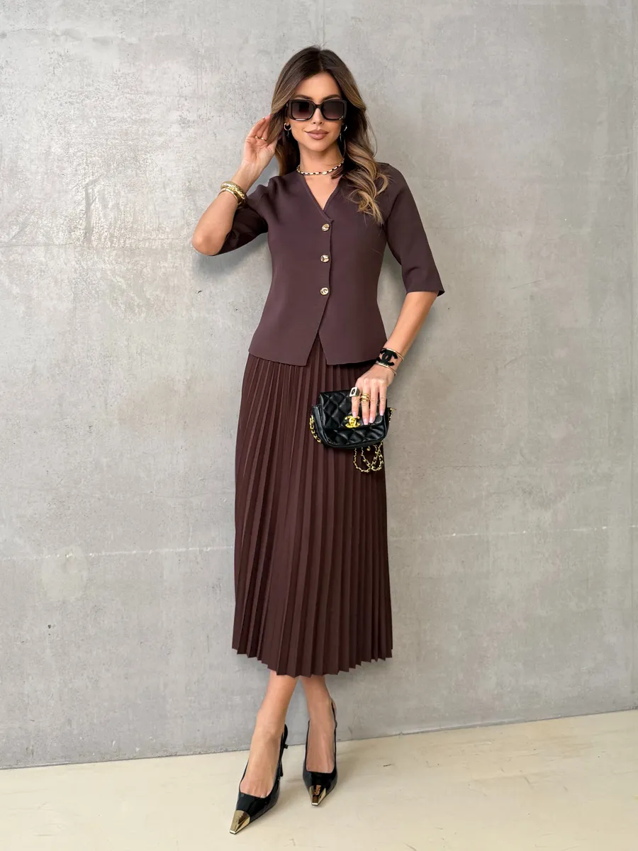 Коричневый костюм с юбкой офисный нарядный