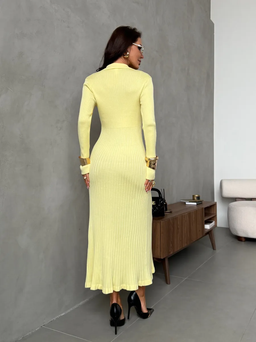 Желтое платье теплое вязаное нарядное трикотажное