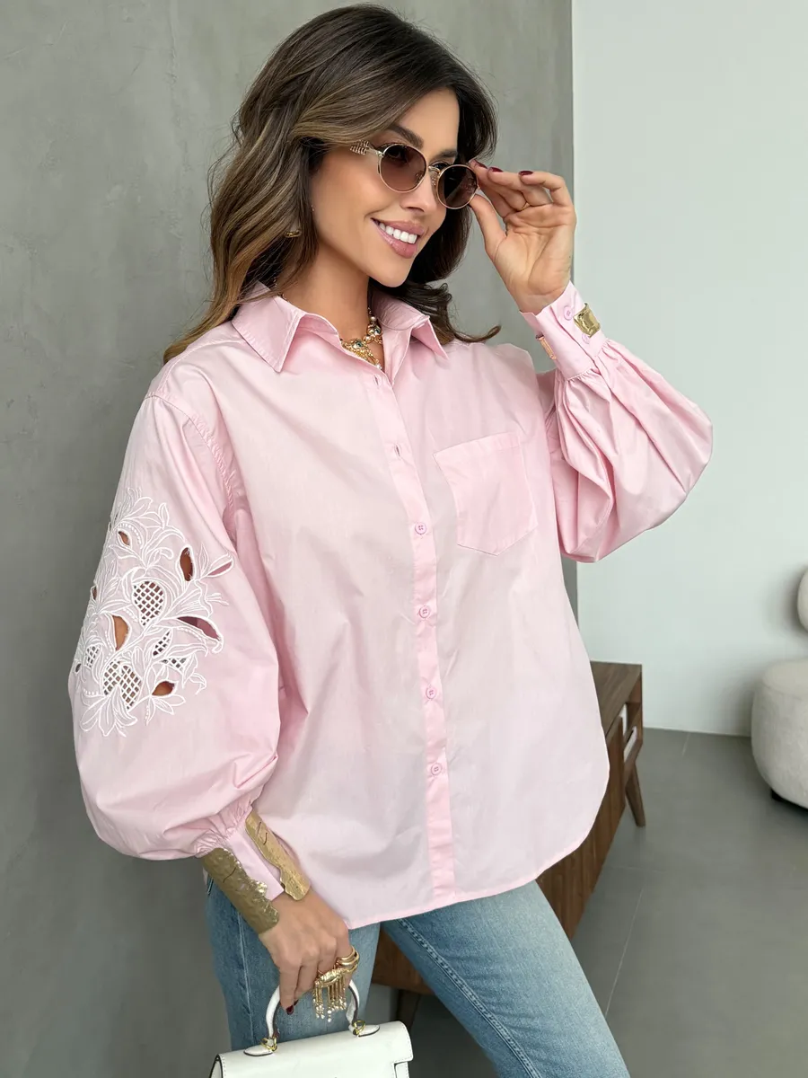 Розовая рубашка нарядная оверсайз с вышивкой на рукавах