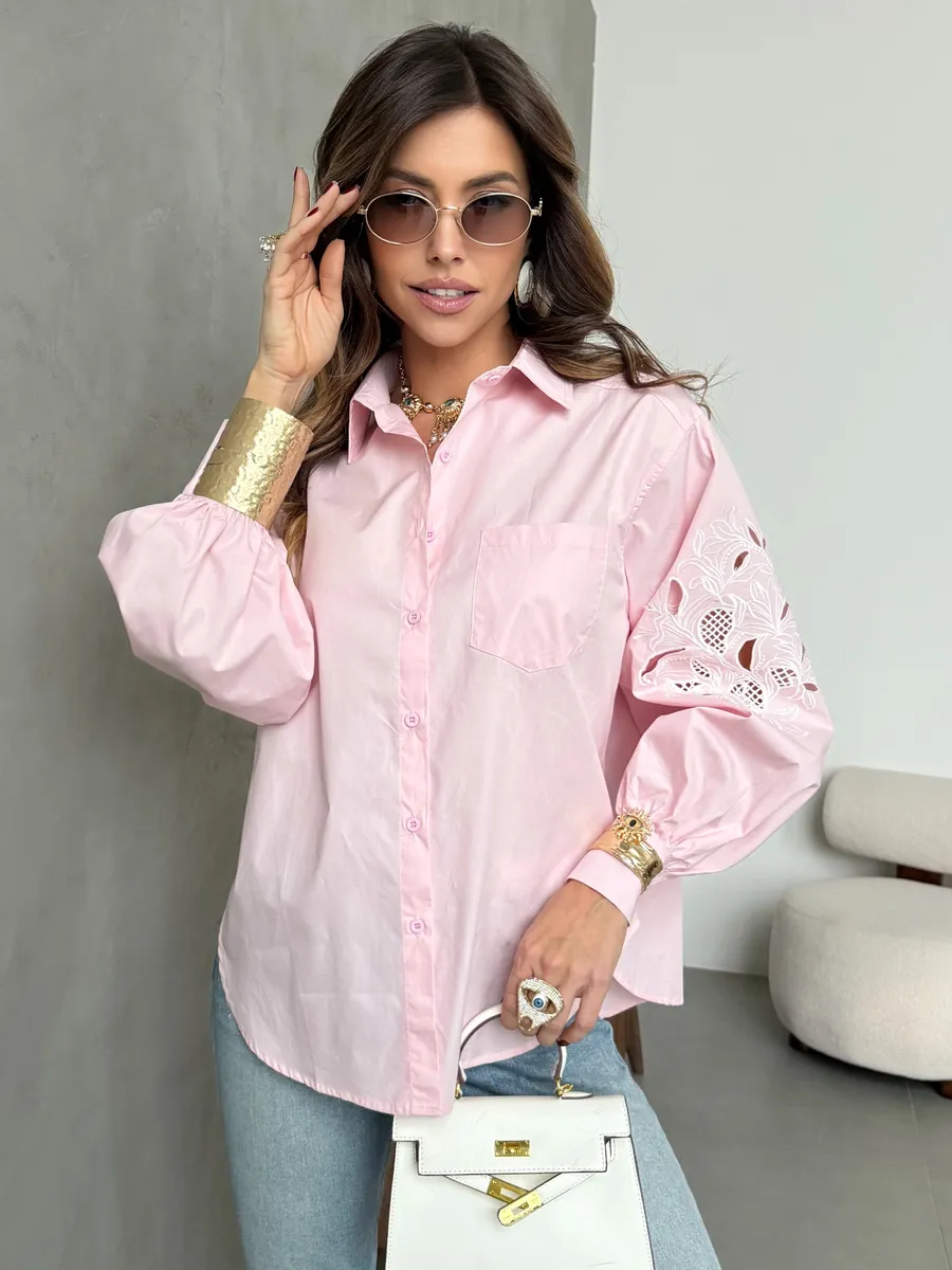 Розовая рубашка нарядная оверсайз с вышивкой на рукавах