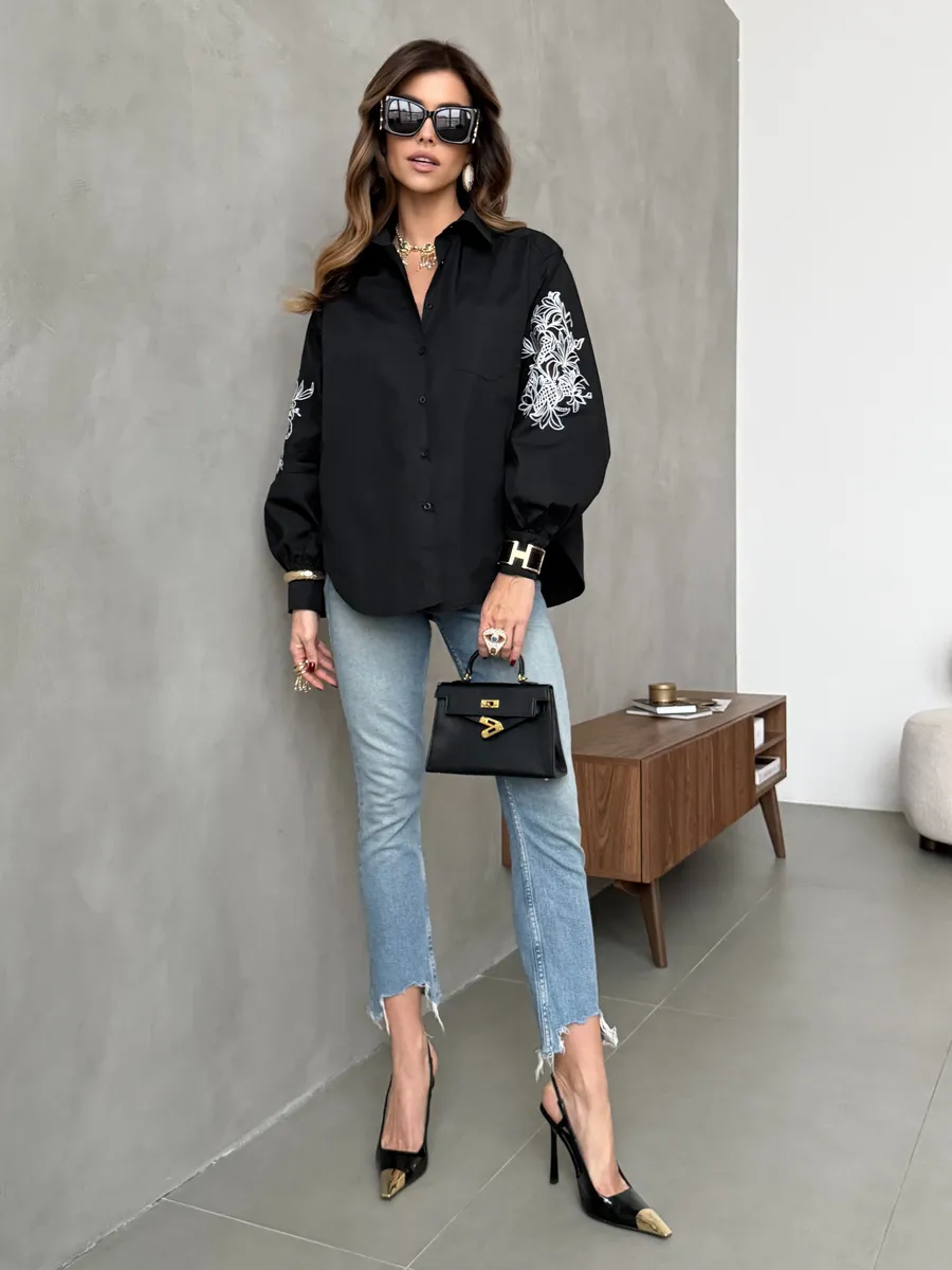 Черная рубашка нарядная оверсайз с вышивкой на рукавах