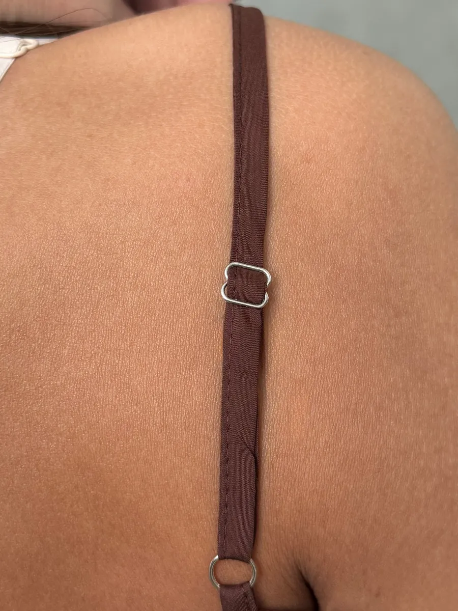 Коричневая блузка нарядная праздничная шелковая с рюшами и топом