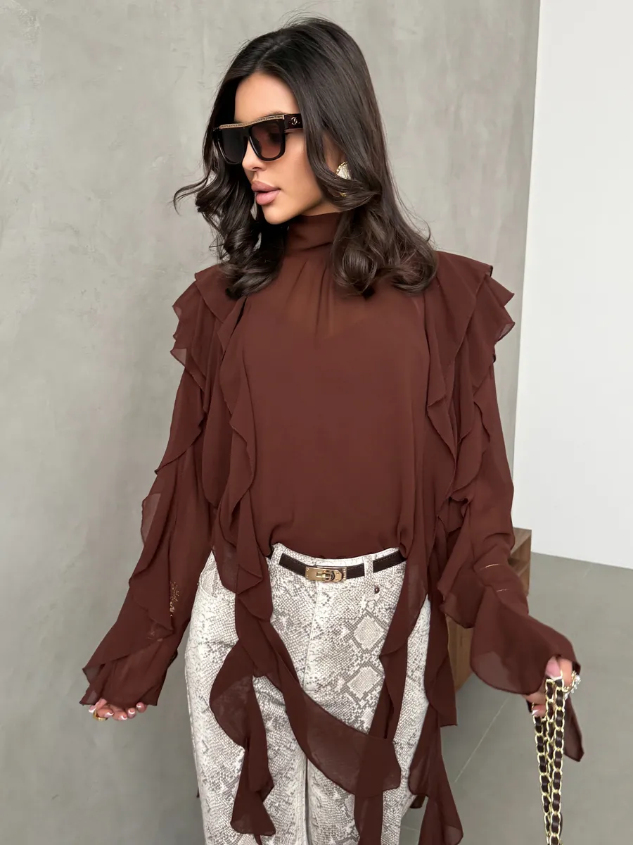 Коричневая блузка нарядная праздничная шелковая с рюшами и топом