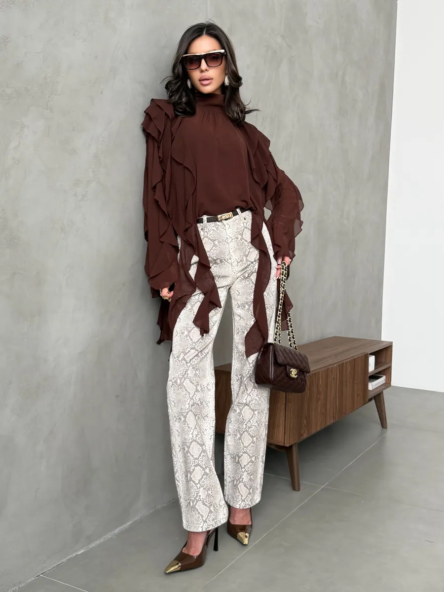 Коричневая блузка нарядная праздничная шелковая с рюшами и топом