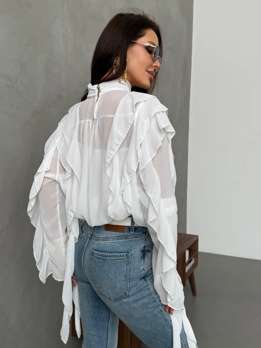 Белая блузка нарядная праздничная шелковая с рюшами и топом