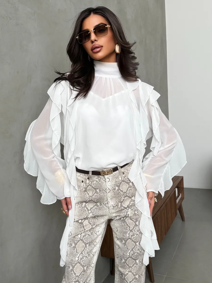 Белая блузка нарядная праздничная шелковая с рюшами и топом