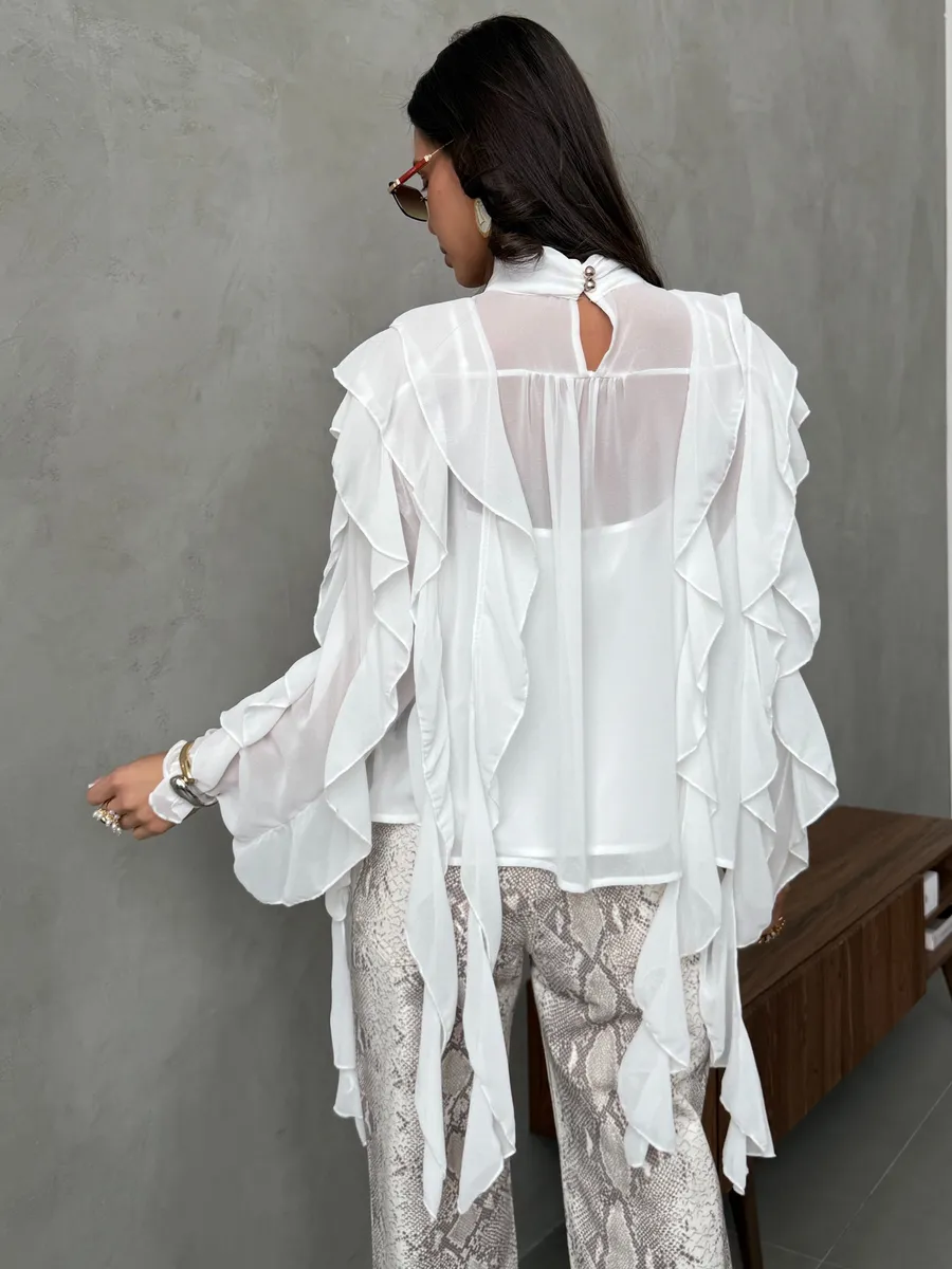 Белая блузка нарядная праздничная шелковая с рюшами и топом