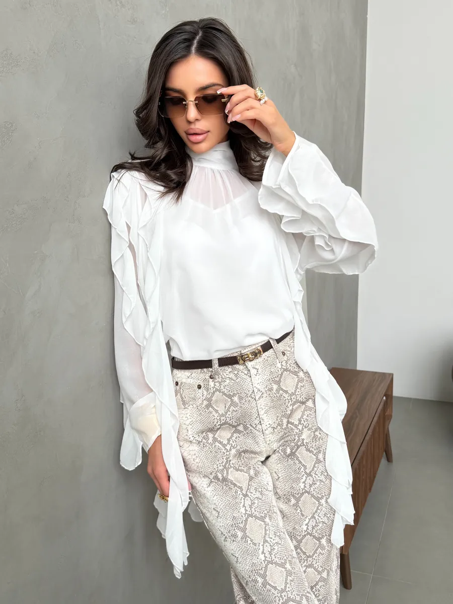 Белая блузка нарядная праздничная шелковая с рюшами и топом