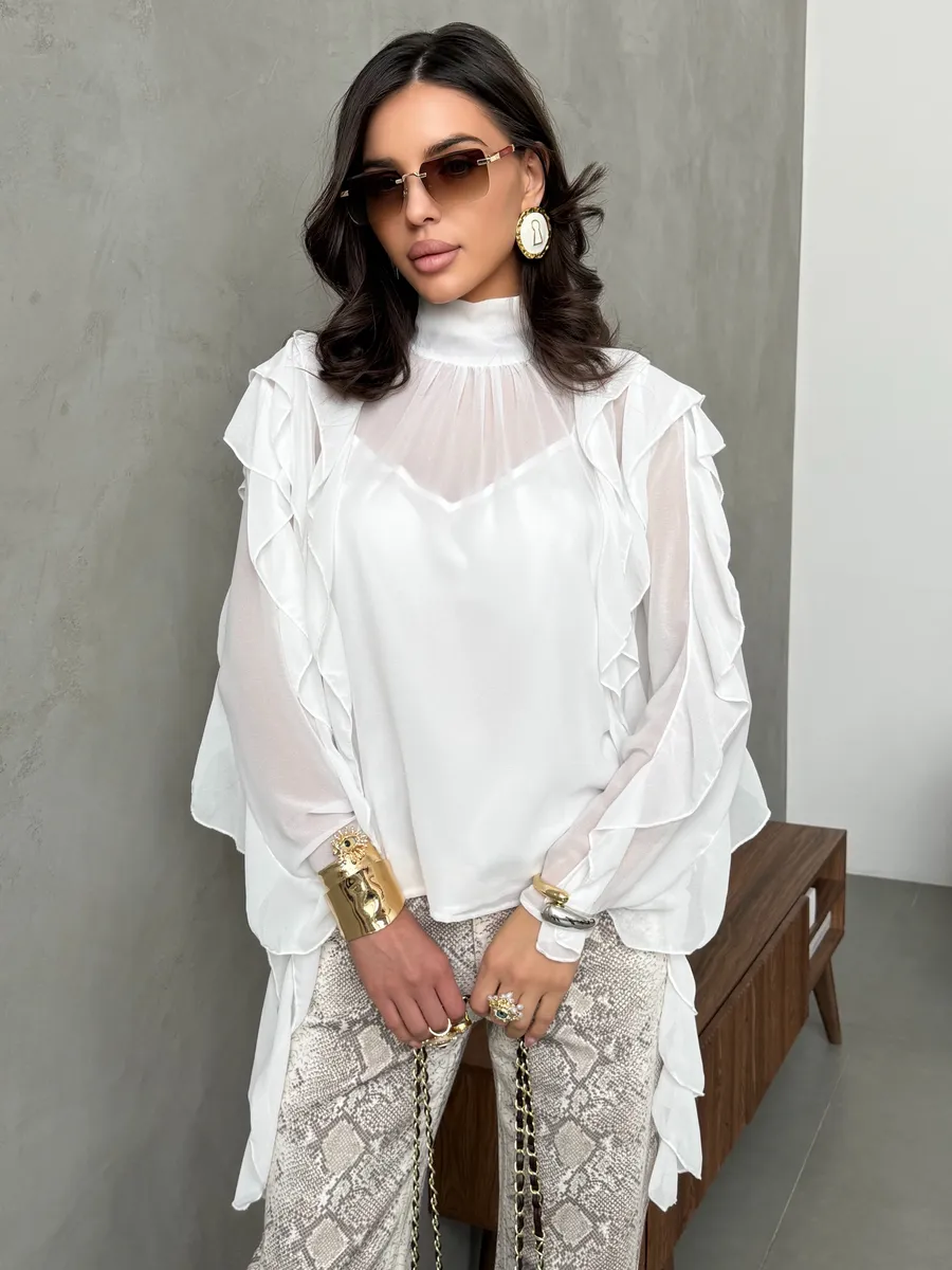 Белая блузка нарядная праздничная шелковая с рюшами и топом