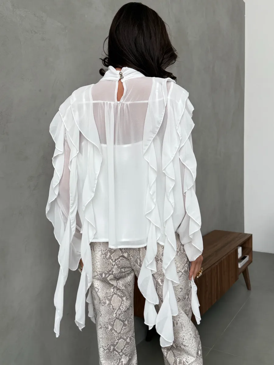 Белая блузка нарядная праздничная шелковая с рюшами и топом