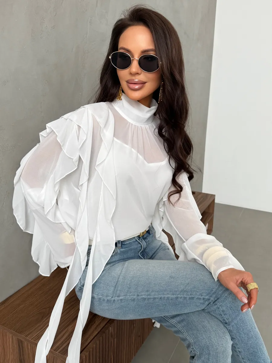 Белая блузка нарядная праздничная шелковая с рюшами и топом