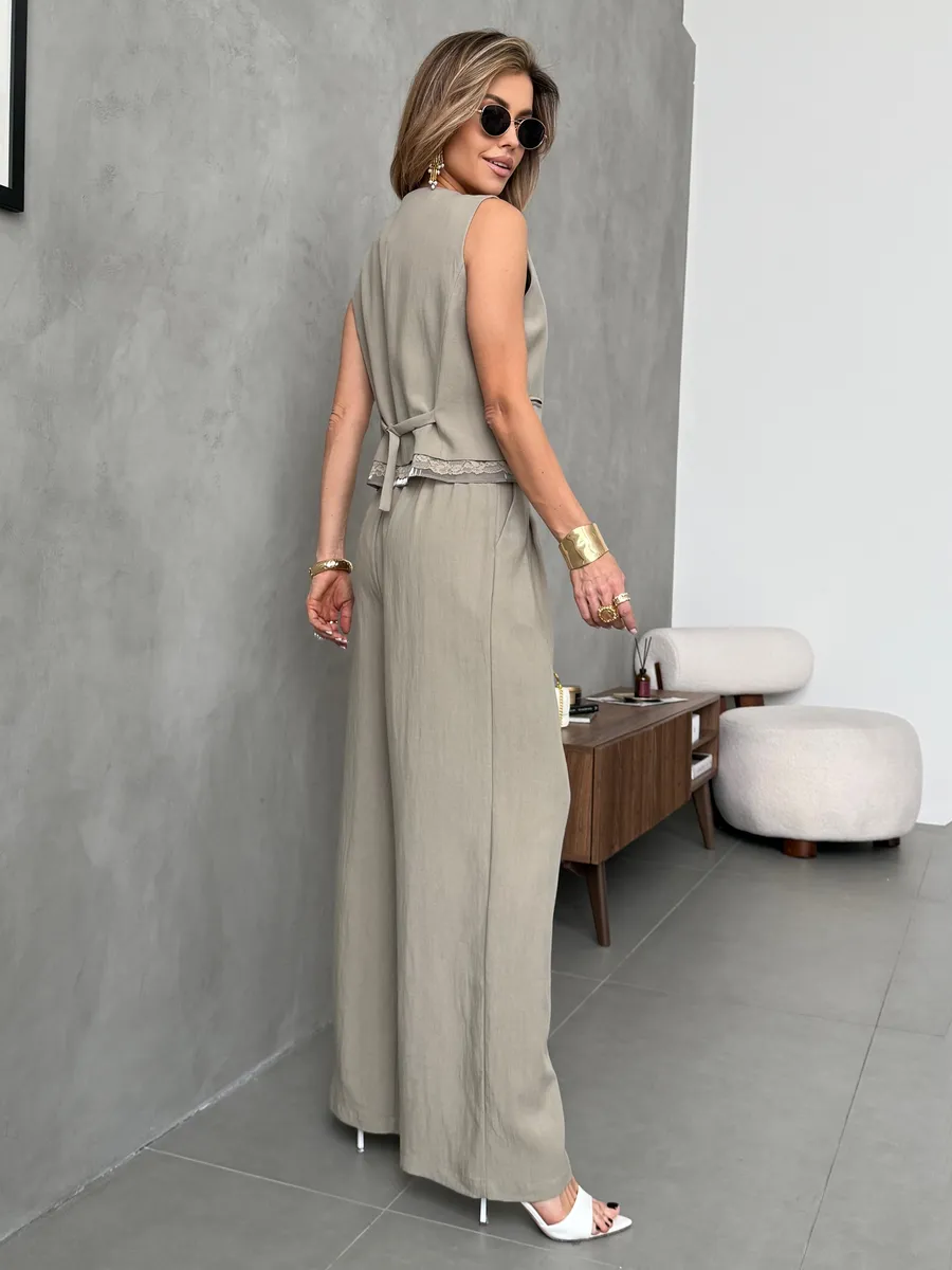 Костюм льняной с жилетом и брюками палаццо