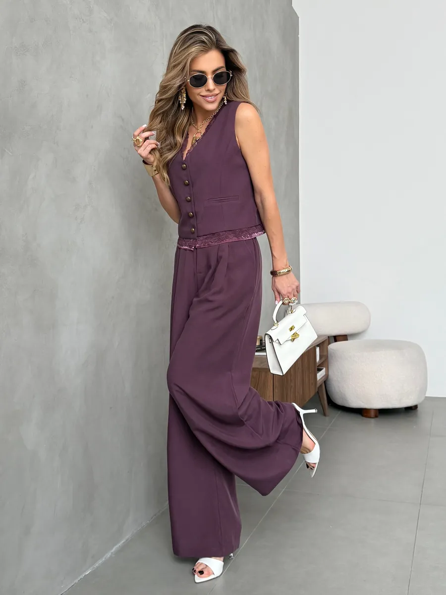Фиолетовый костюм льняной с жилетом и брюками палаццо