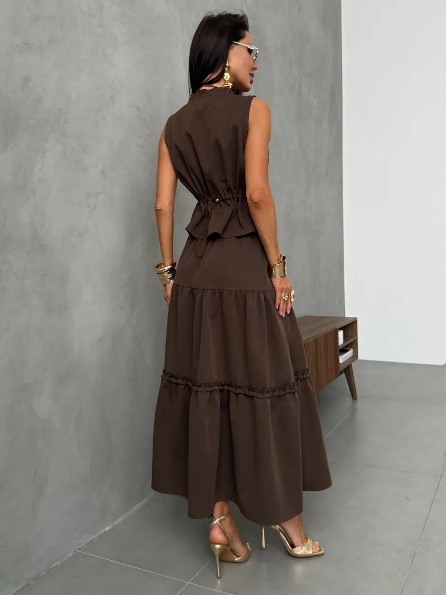 Коричневый костюм праздничный летний с юбкой и жилетом