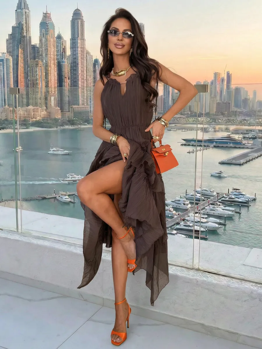 Летнее повседневное платье миди на бретелях