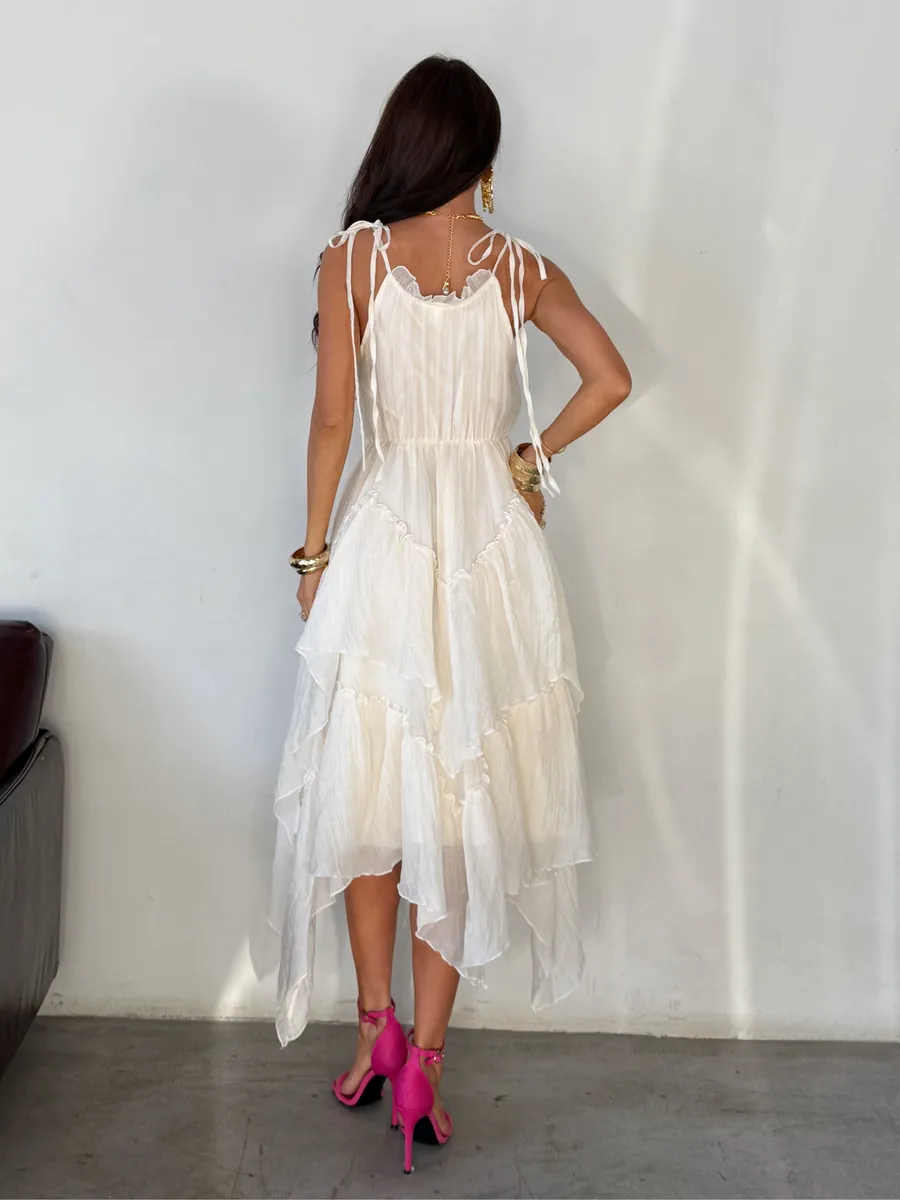 Белое платье летнее миди на бретелях