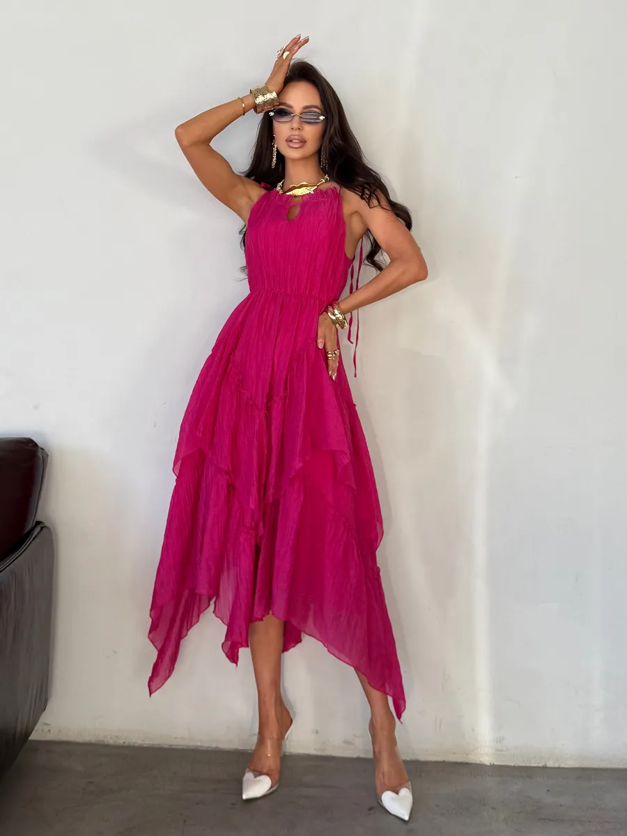 Розовое летнее праздничное длинное платье на бретелях