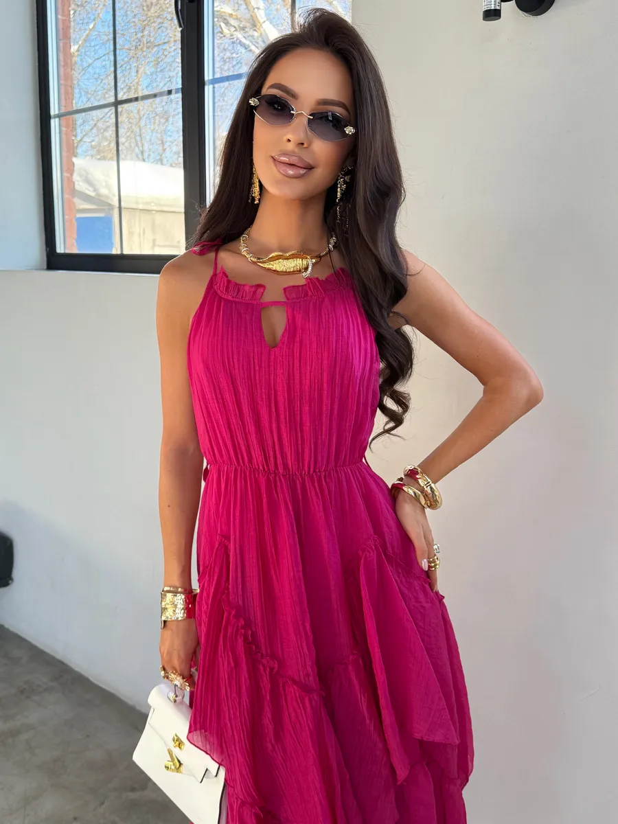 Розовое летнее праздничное длинное платье на бретелях