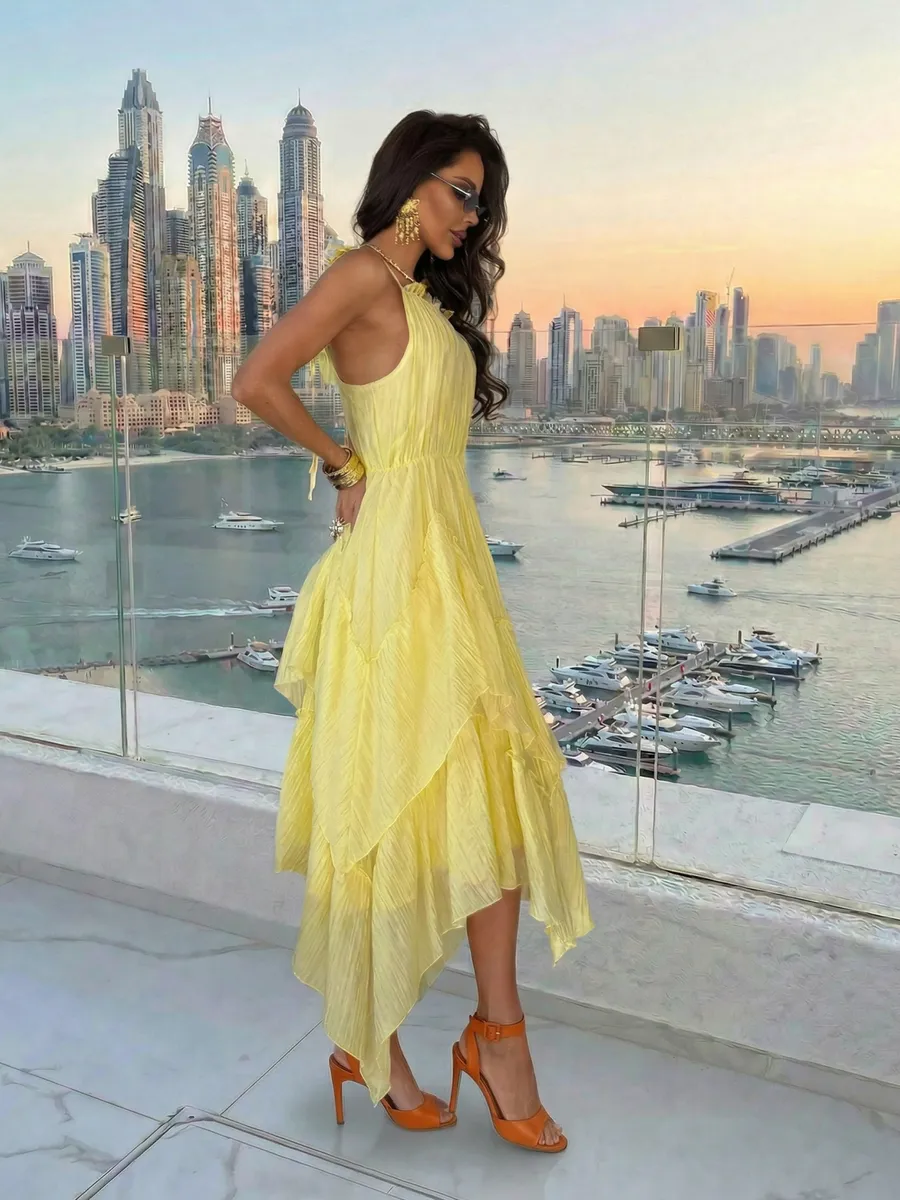 Летнее праздничное платье миди на бретелях