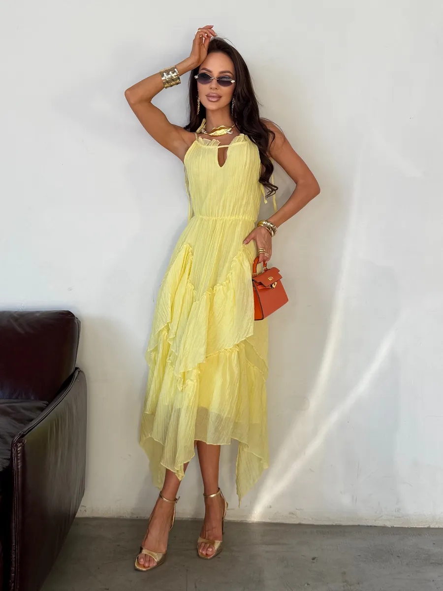 Желтое летнее праздничное платье миди на бретелях