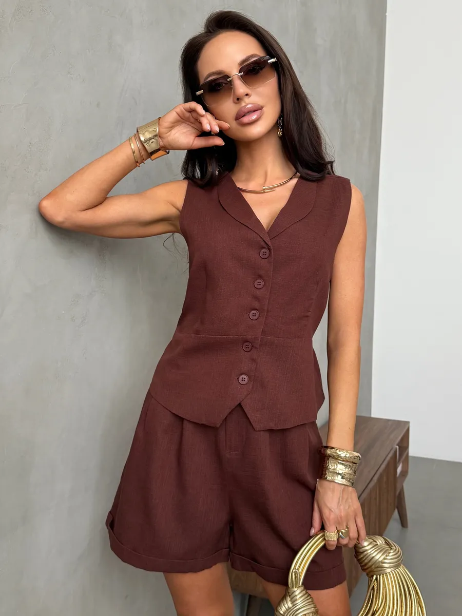 Костюм летний льняной с шортами и жилетом классика