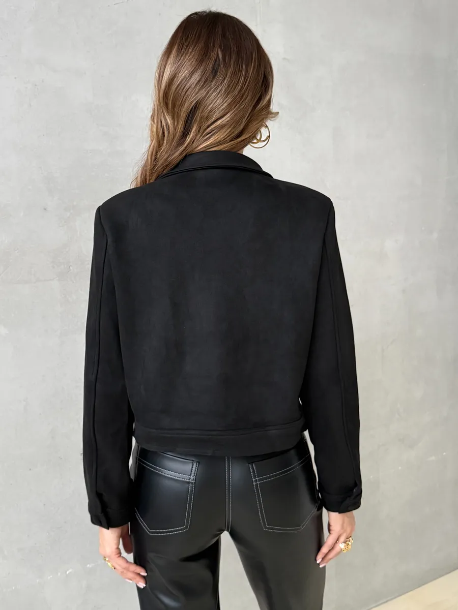 Черная куртка демисезонная замшевая