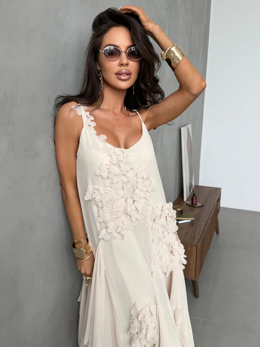 Молочное летнее легкое платье праздничное длинное с цветами