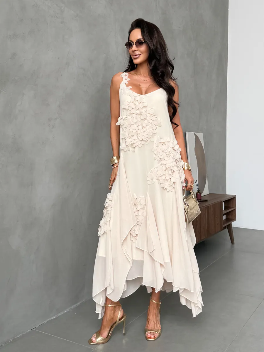 Молочное летнее легкое платье праздничное длинное с цветами