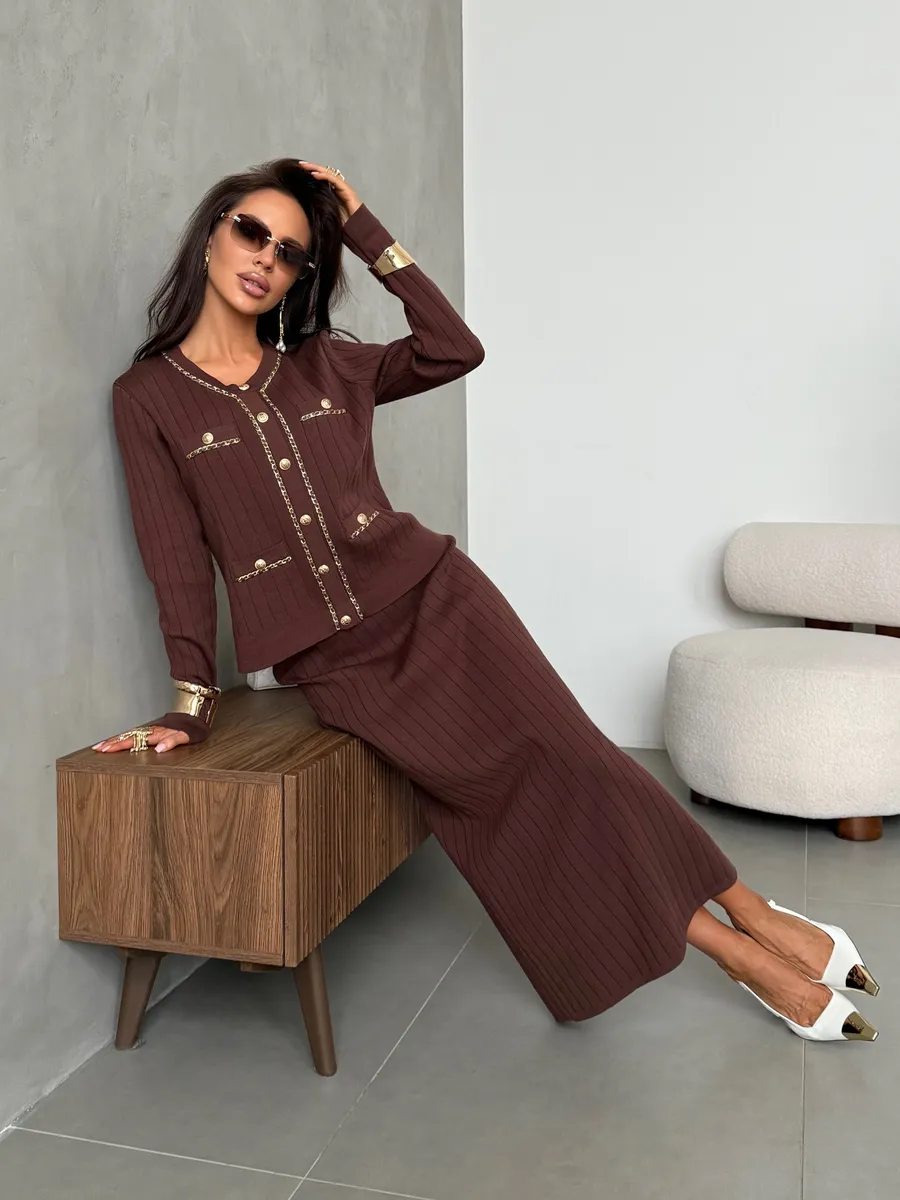 Шоколадный теплый костюм с юбкой осенний трикотажный