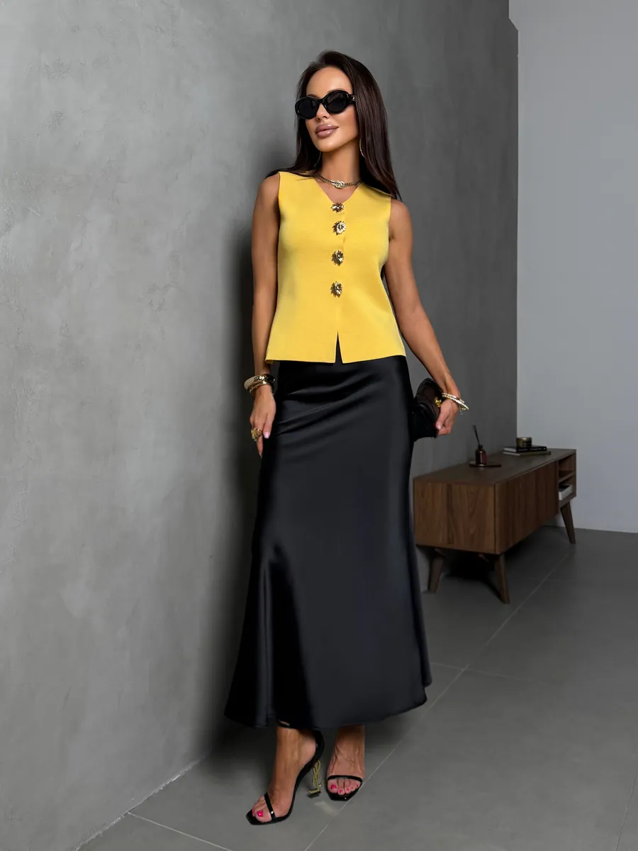 Жилетка вязаная трикотажная нарядная