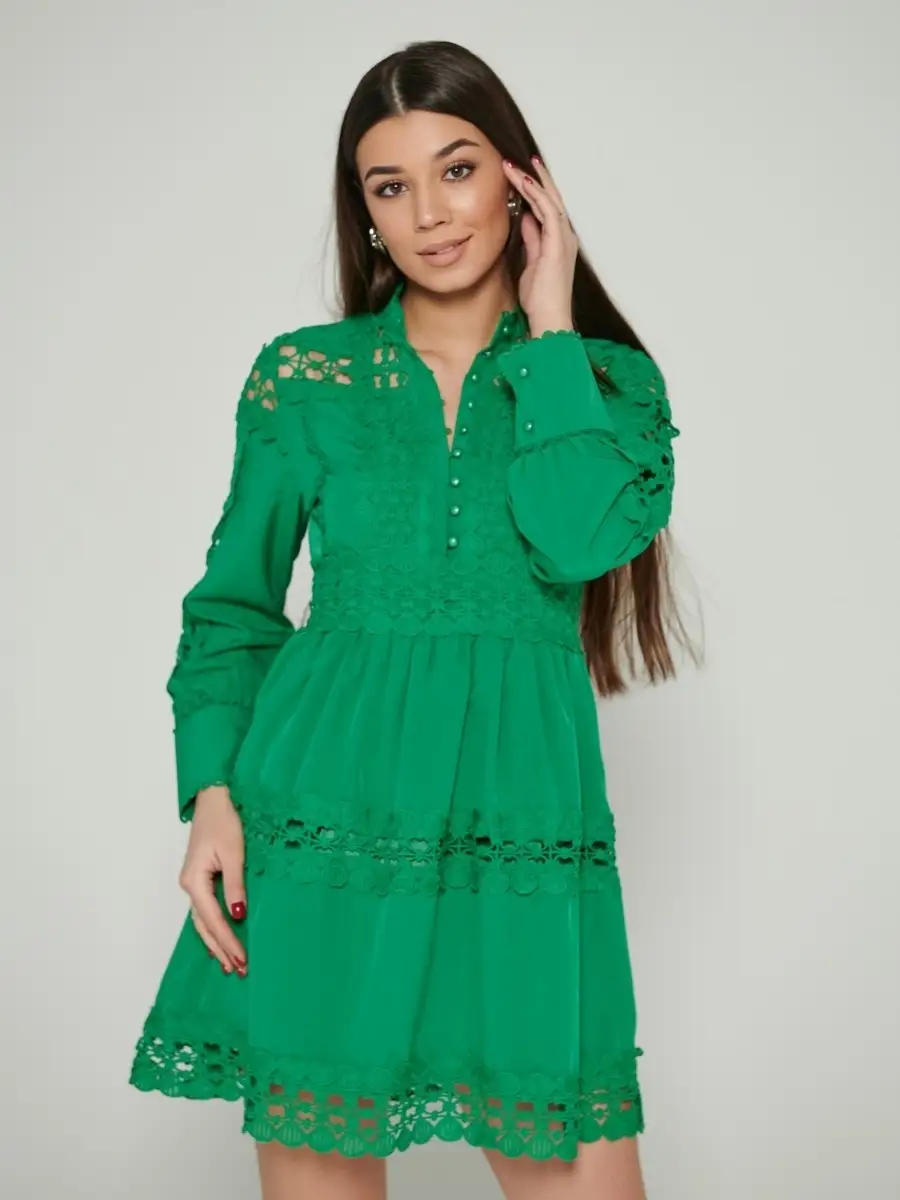 Зеленое платье женское яркое весеннее хлопковое гипюровое