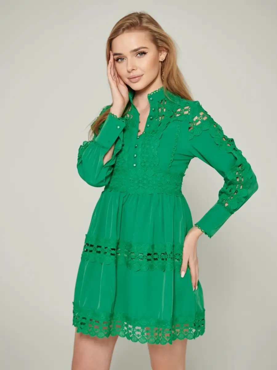 Зеленое платье женское яркое весеннее хлопковое гипюровое