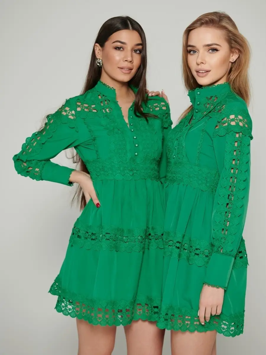 Зеленое платье женское яркое весеннее хлопковое гипюровое