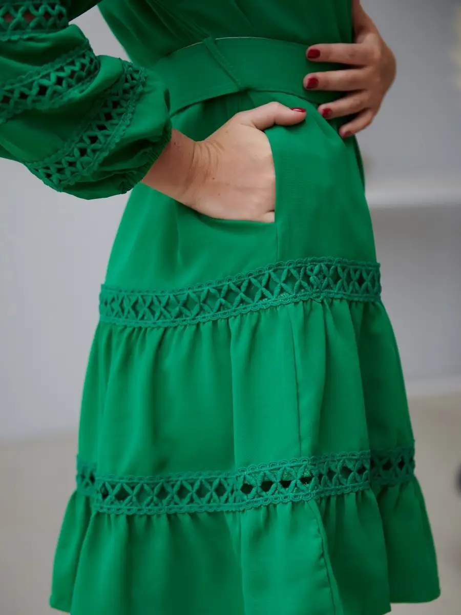 Зеленое платье женское с поясом весеннее